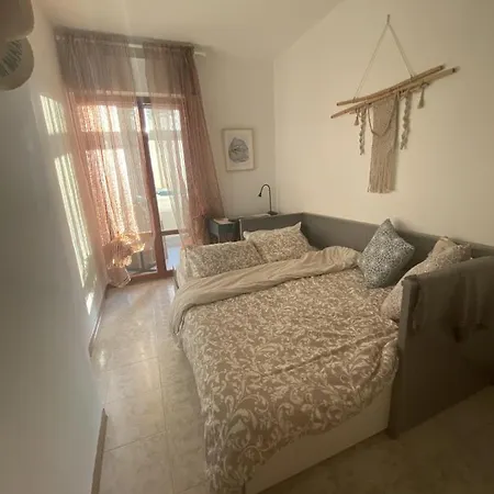 Appartamento Dolce Alba: 2 Bedroom 8min Walk From The