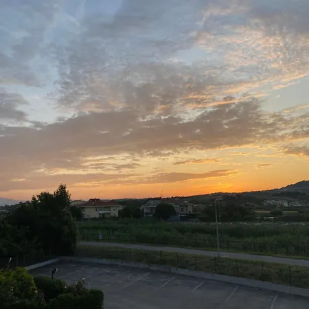 Dolce Alba: 2 Bedroom 8min Walk From The *