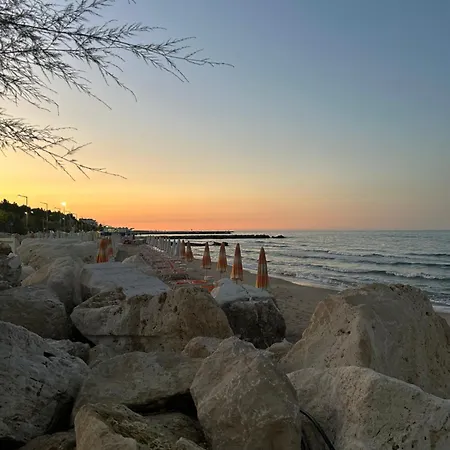 Dolce Alba: 2 Bedroom 8min Walk From The Alba Adriatica