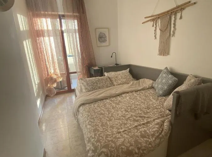 Appartement Dolce Alba: 2 Bedroom 8min Walk From The