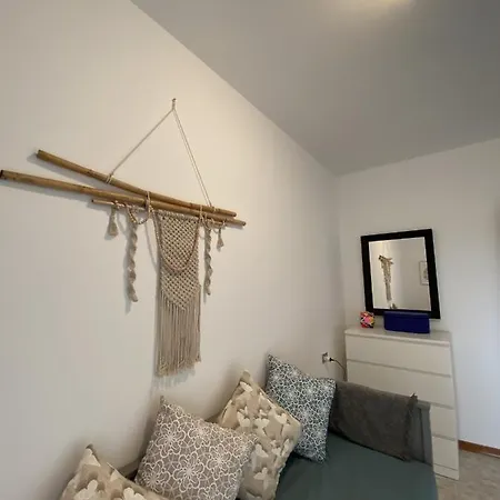 Апартаменты Dolce Alba: 2 Bedroom 8min Walk From The *