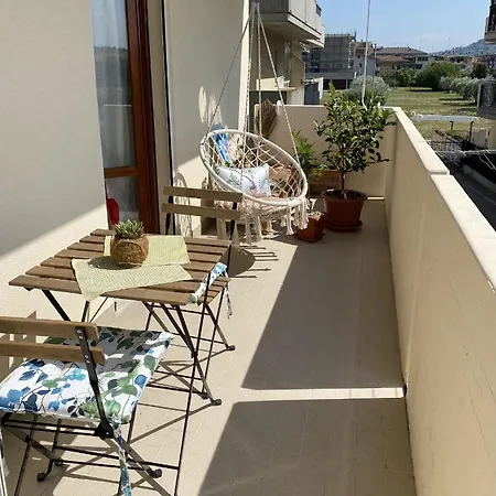 Apartament Dolce Alba: 2 Bedroom 8min Walk From The *