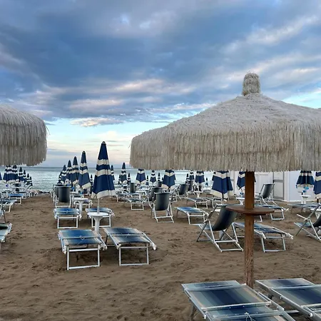Dolce Alba: 2 Bedroom 8min Walk From The Apartament Alba Adriatica